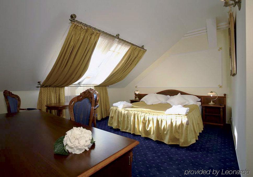 ホテル ジェネラル プラハ 部屋 写真
